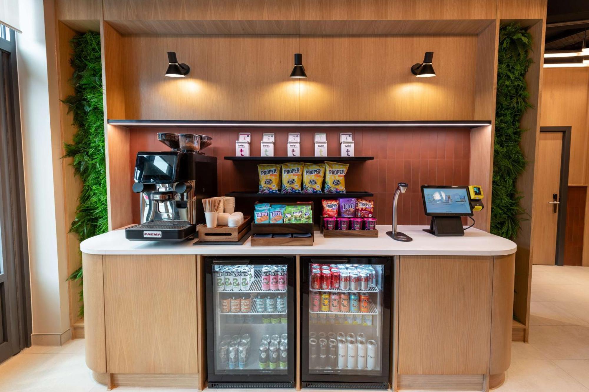 Yotelpad Stratford Hotel 4*